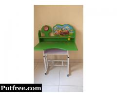 kids study table in very good condition.